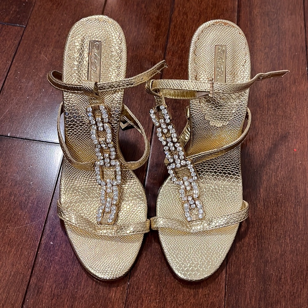Sexy Gold Heels!!! Size 6. Worn once.